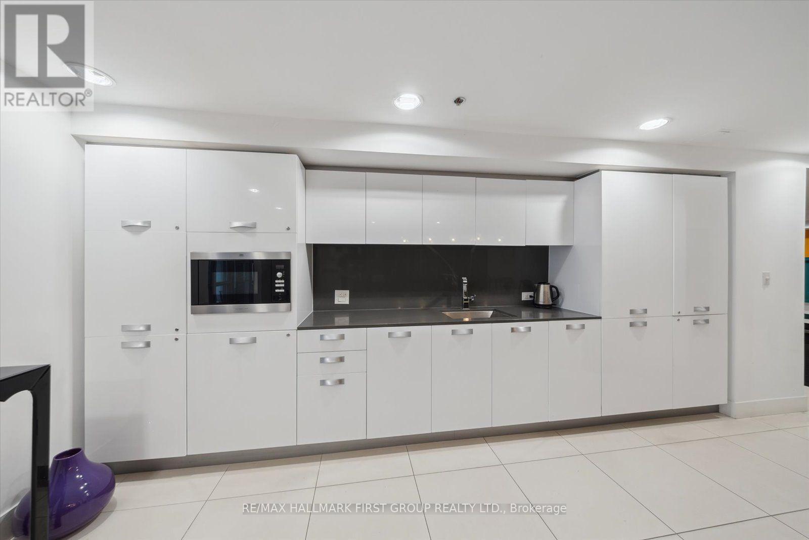 #602 8 GLADSTONE AVENUE - 24