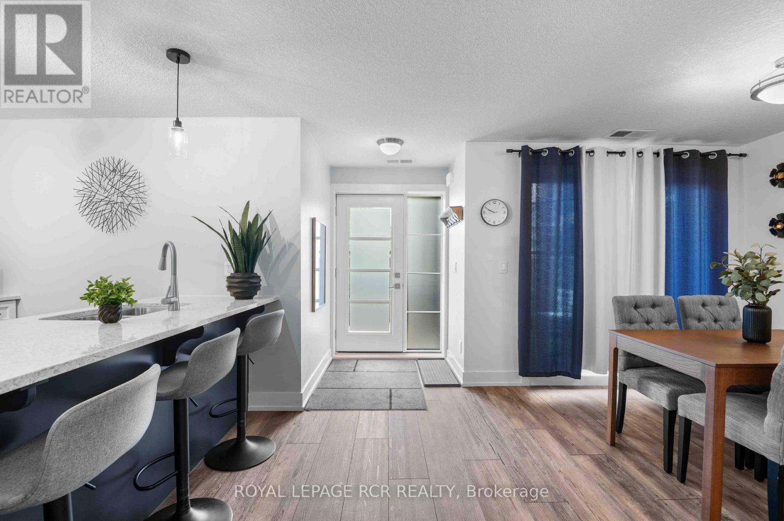 #102 17 CENTRE STREET - Image 11