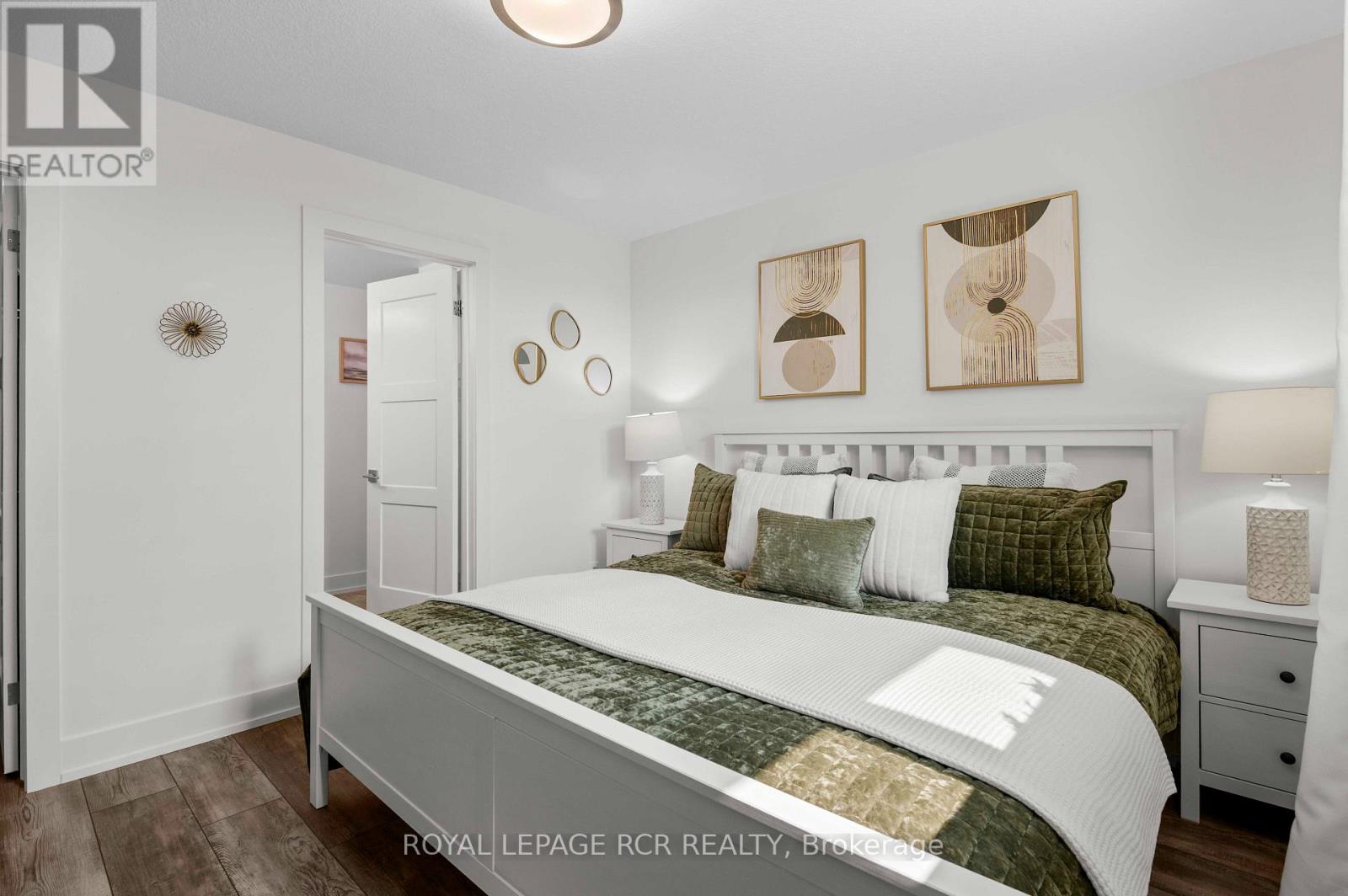 #102 17 CENTRE STREET - Image 32