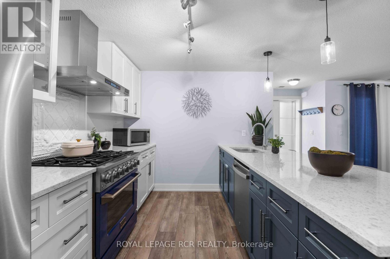 #102 17 CENTRE STREET - Image 26
