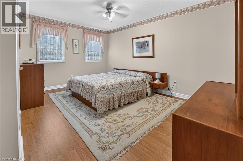16 WALKER Court - 9