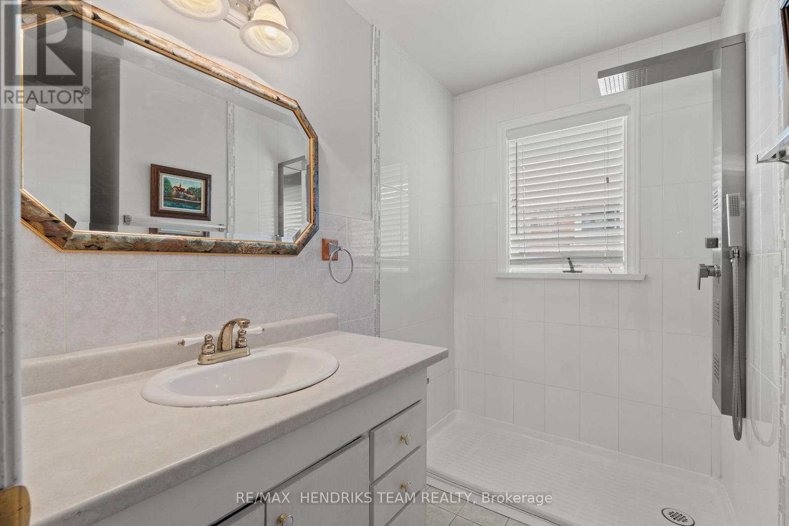 17 KAMLA DRIVE - 15