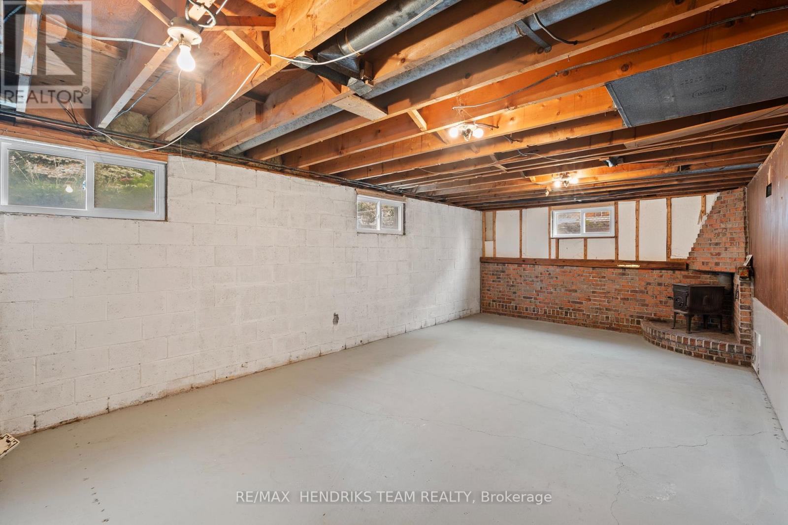 17 KAMLA DRIVE - 19