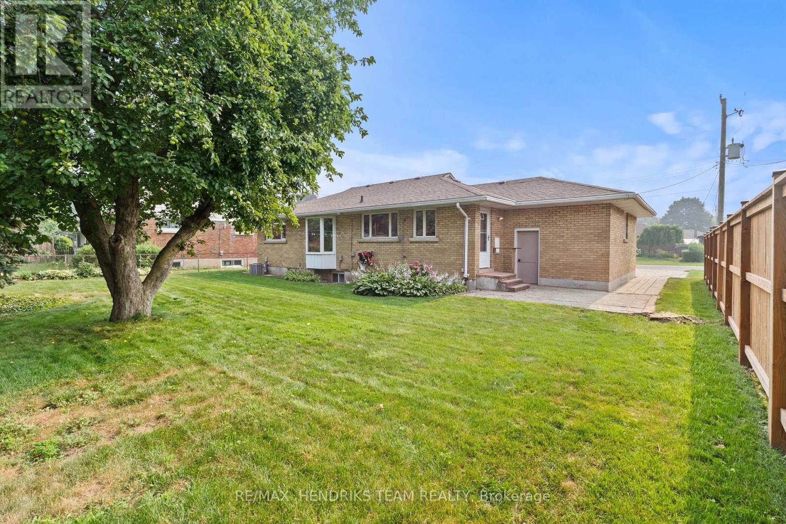 17 KAMLA DRIVE - 22