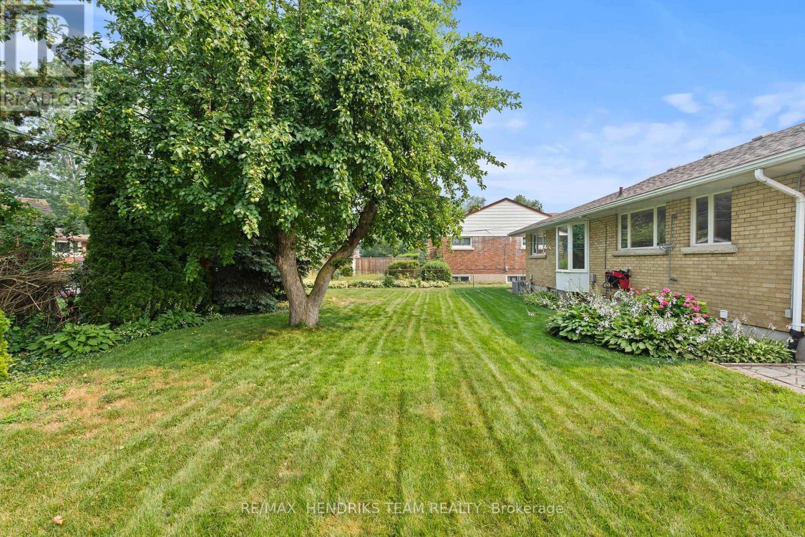 17 KAMLA DRIVE - 23