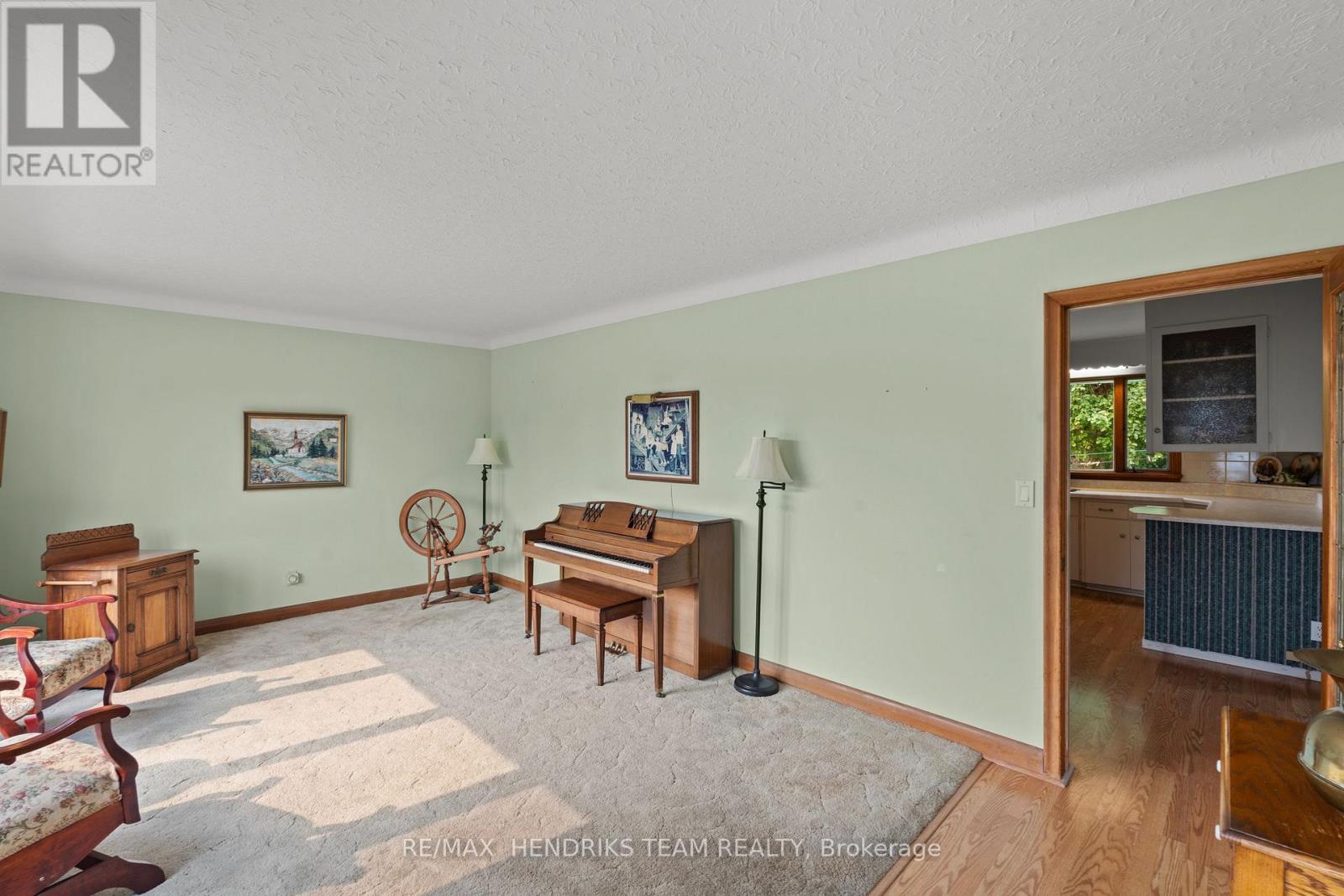17 KAMLA DRIVE - 7