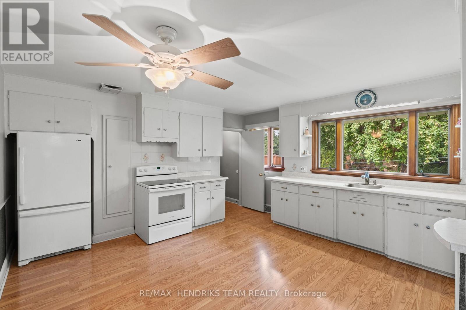 17 KAMLA DRIVE - 8