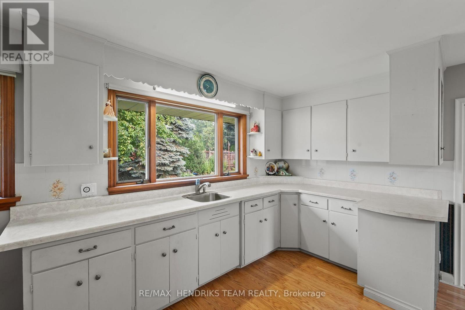 17 KAMLA DRIVE - 9