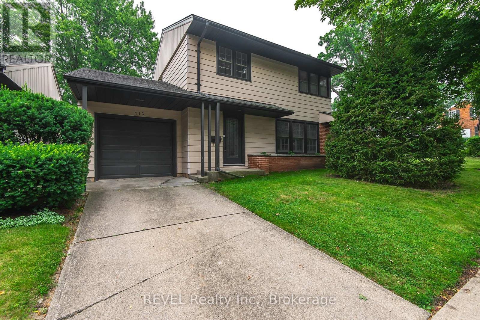 113 ST. PAUL CRESCENT - 1