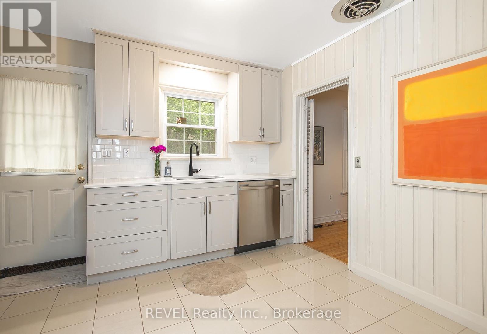 113 ST. PAUL CRESCENT - 12