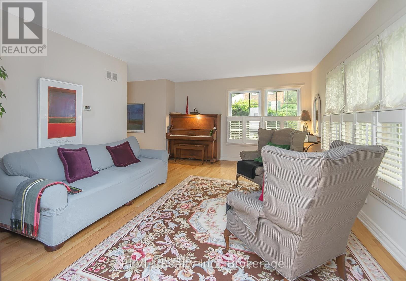 113 ST. PAUL CRESCENT - 14