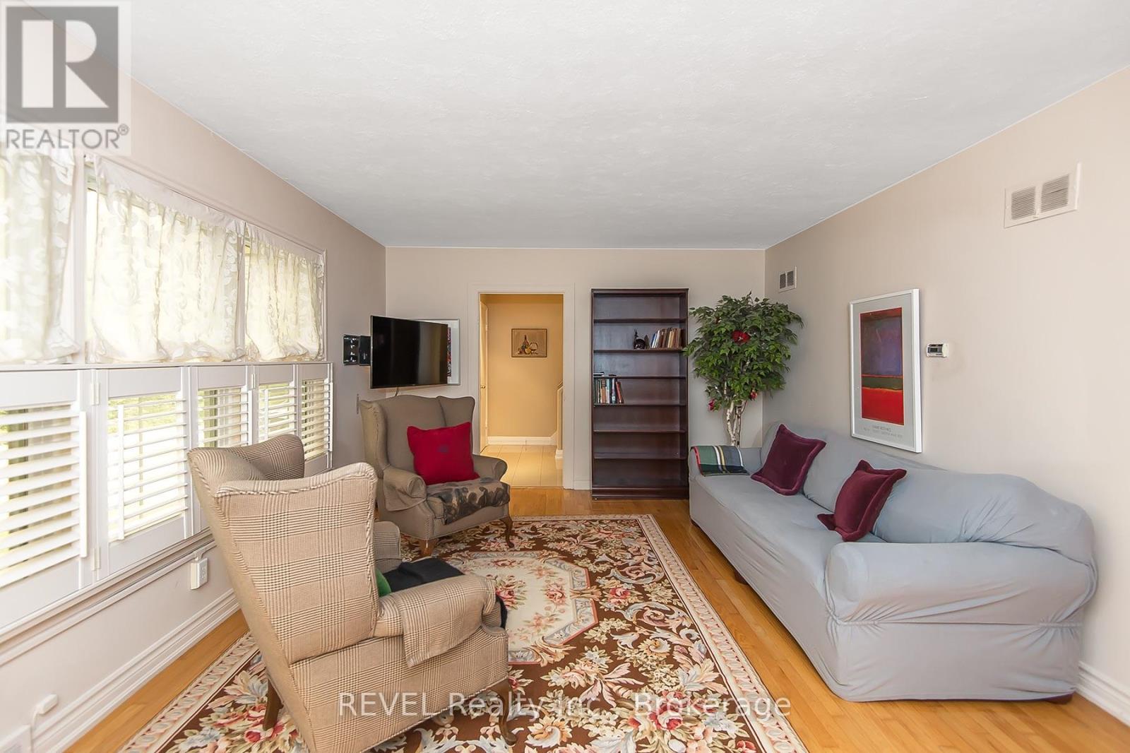 113 ST. PAUL CRESCENT - 15