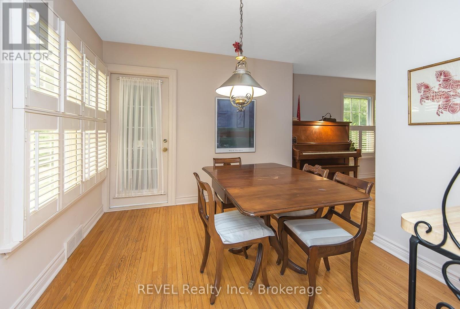 113 ST. PAUL CRESCENT - 18