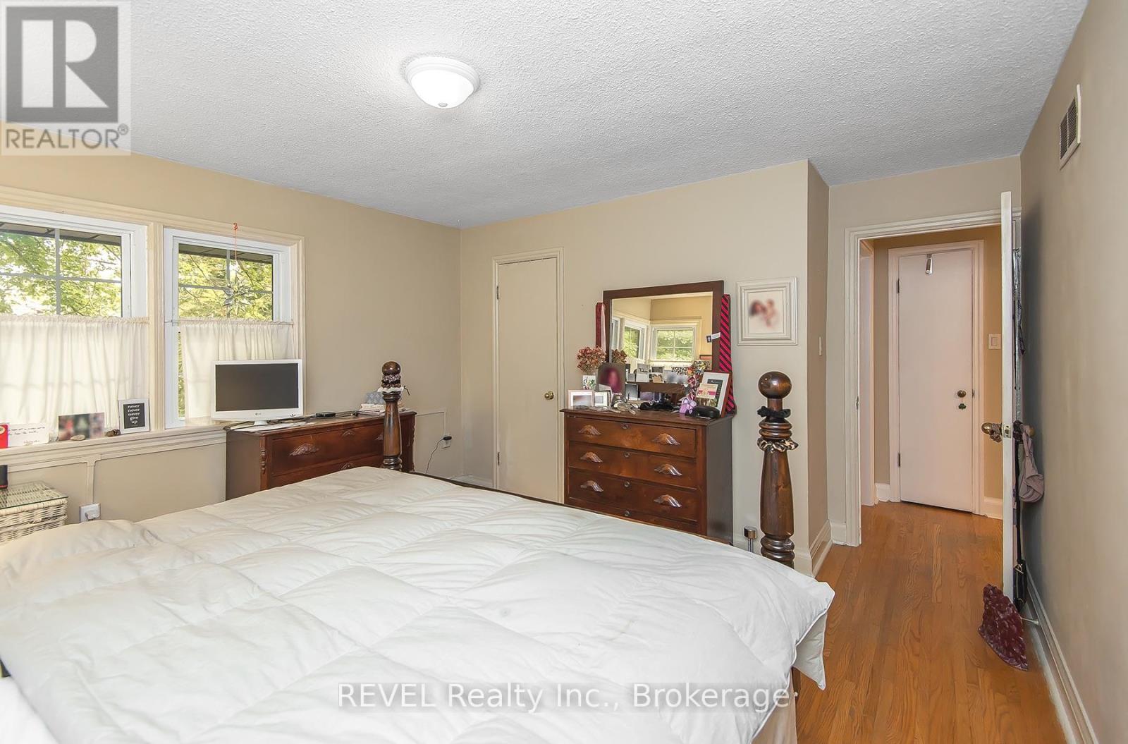 113 ST. PAUL CRESCENT - 20