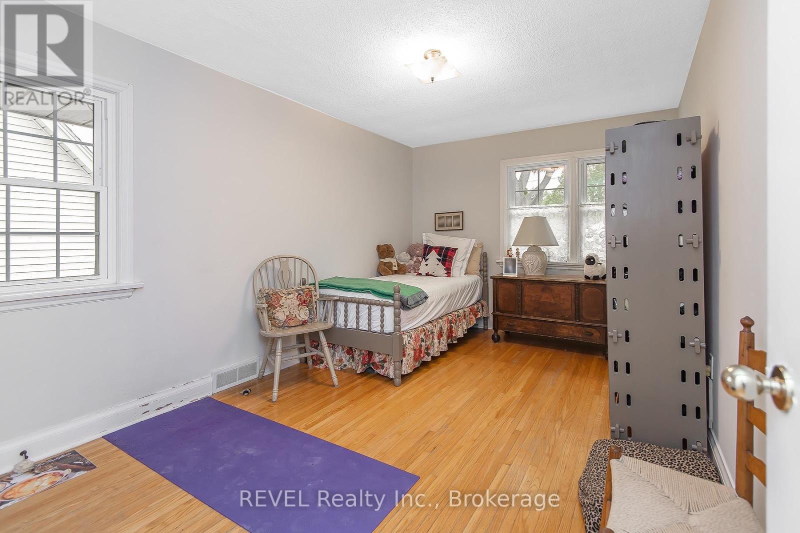 113 ST. PAUL CRESCENT - 21
