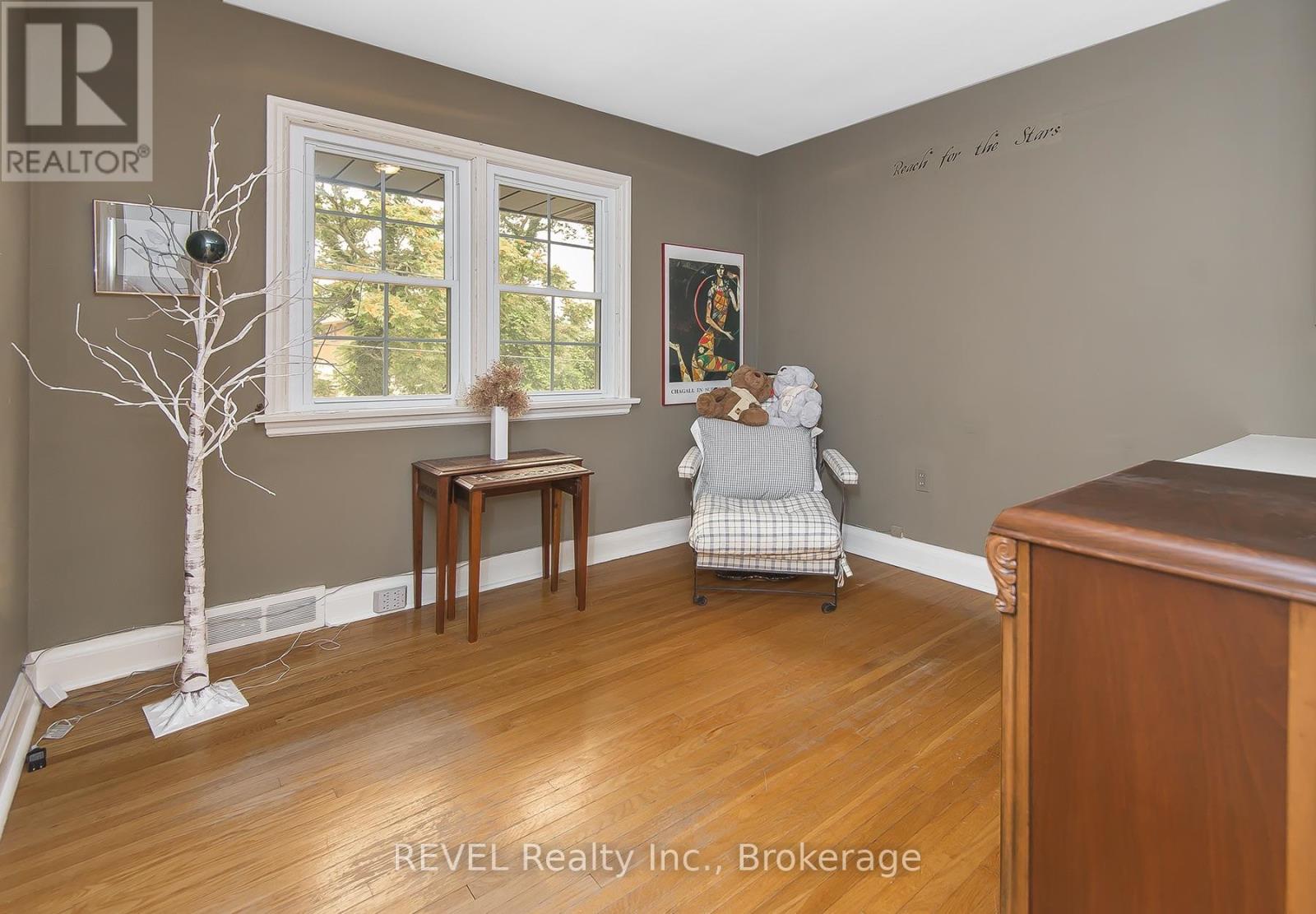 113 ST. PAUL CRESCENT - 23