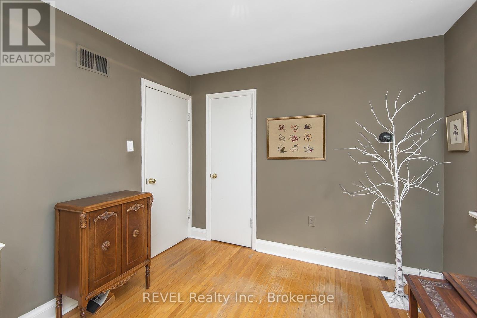 113 ST. PAUL CRESCENT - 24