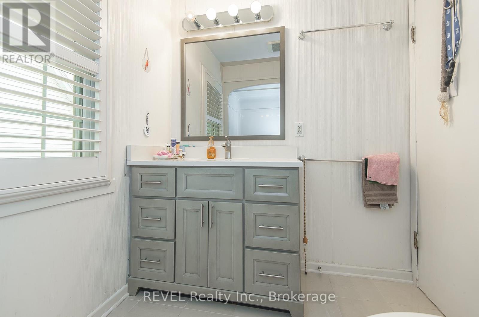 113 ST. PAUL CRESCENT - 26