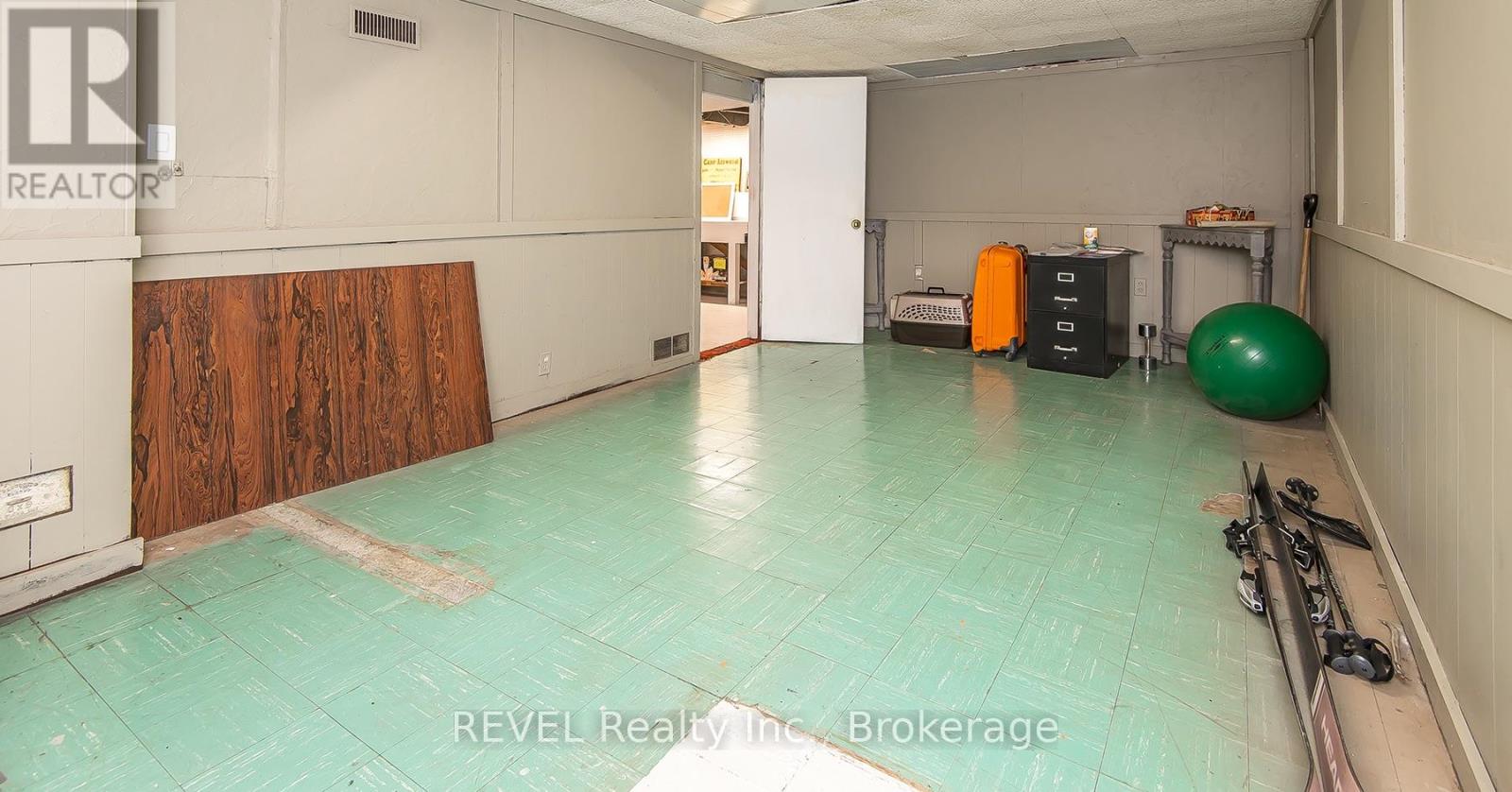 113 ST. PAUL CRESCENT - 29