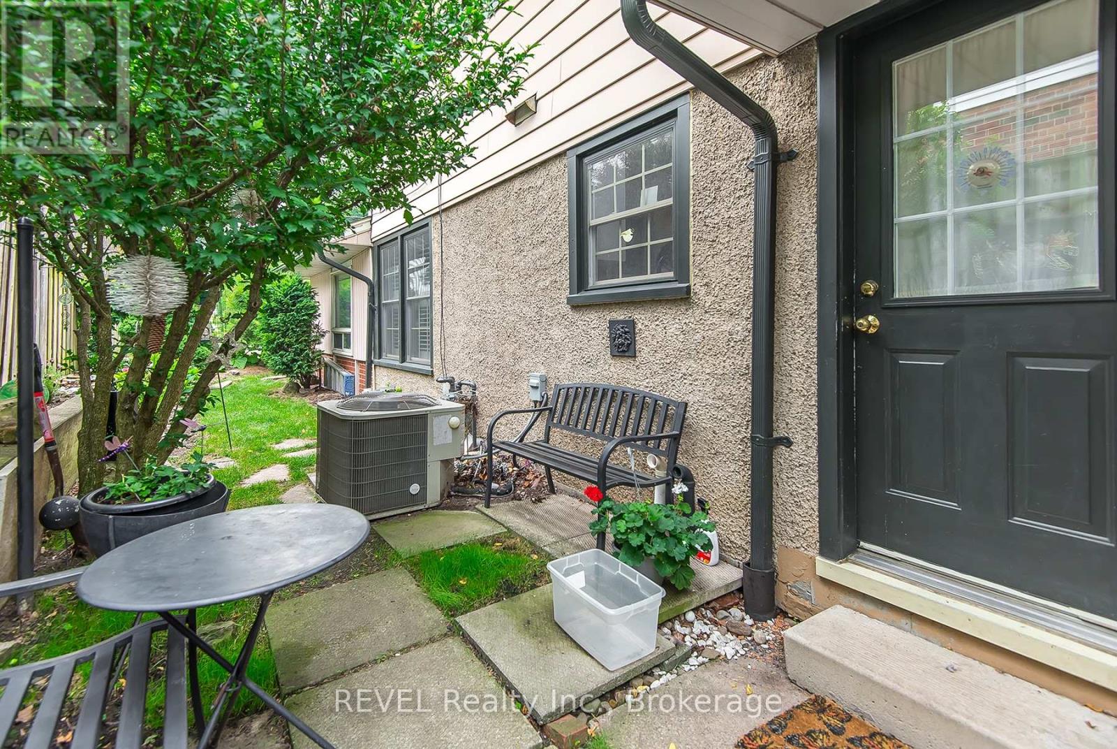 113 ST. PAUL CRESCENT - 36