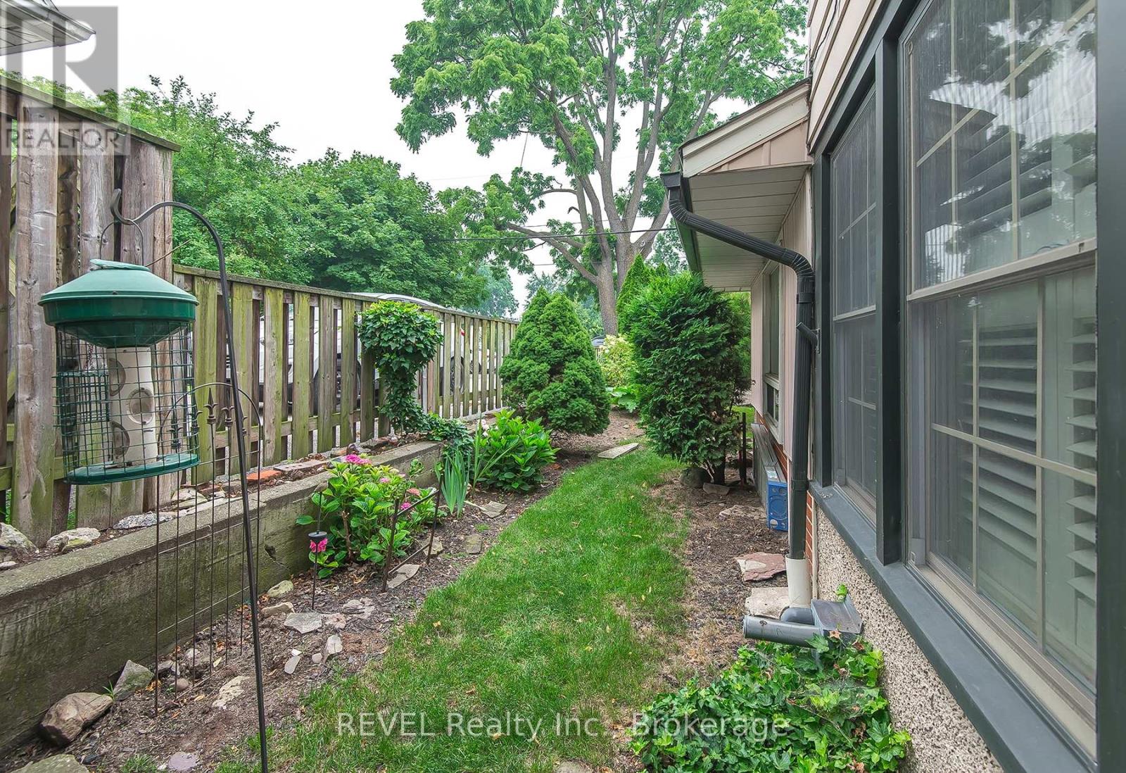 113 ST. PAUL CRESCENT - 37