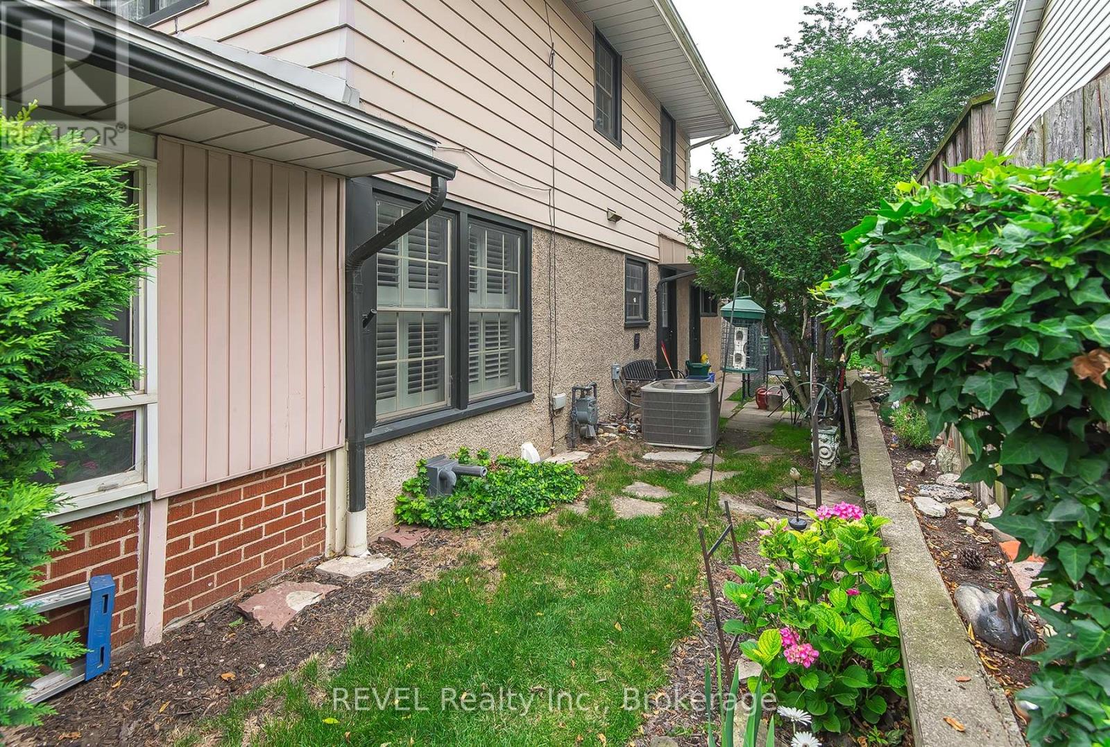 113 ST. PAUL CRESCENT - 38