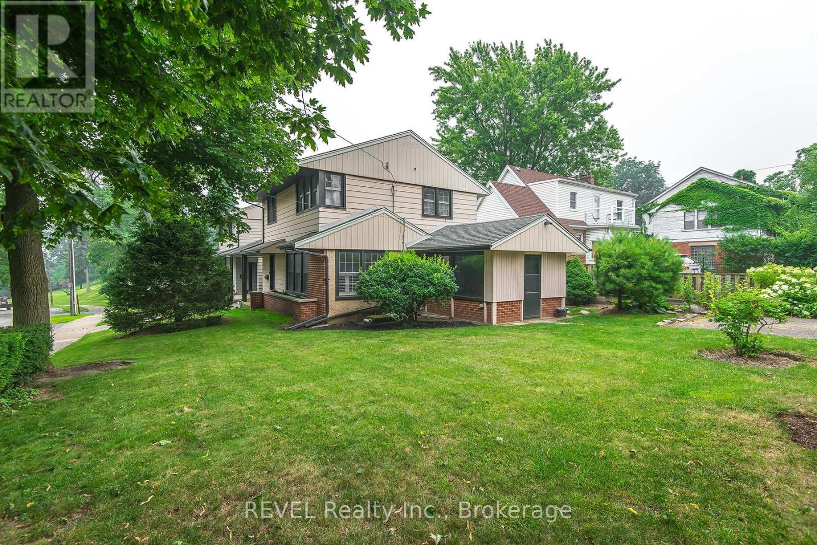 113 ST. PAUL CRESCENT - 4