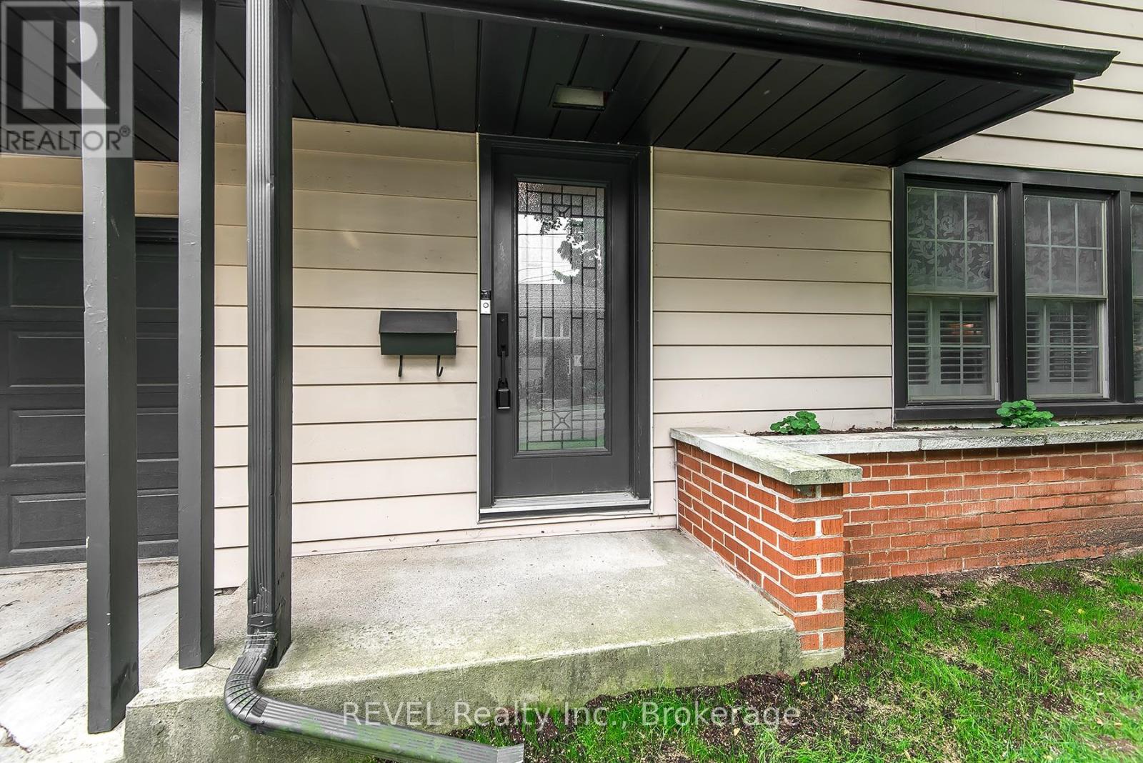 113 ST. PAUL CRESCENT - 8