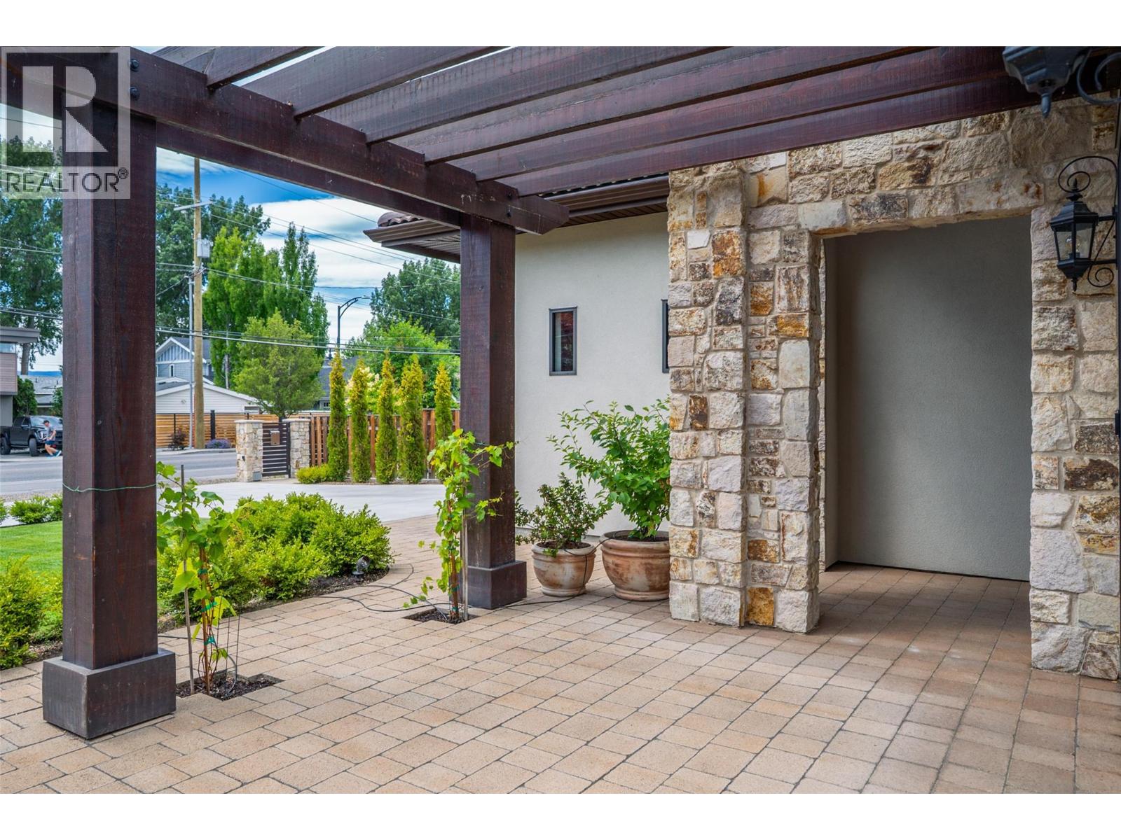 3567 Lakeshore Road - 10