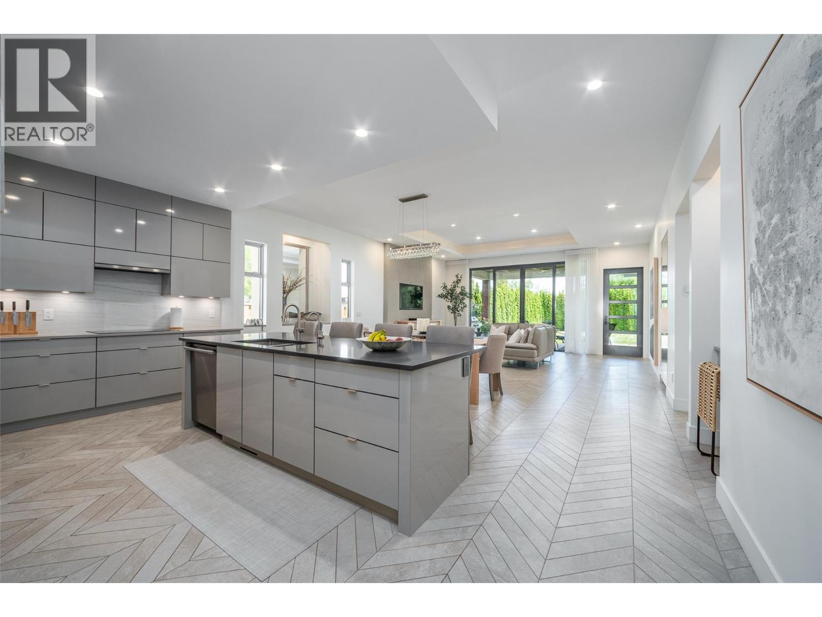 3567 Lakeshore Road - 18