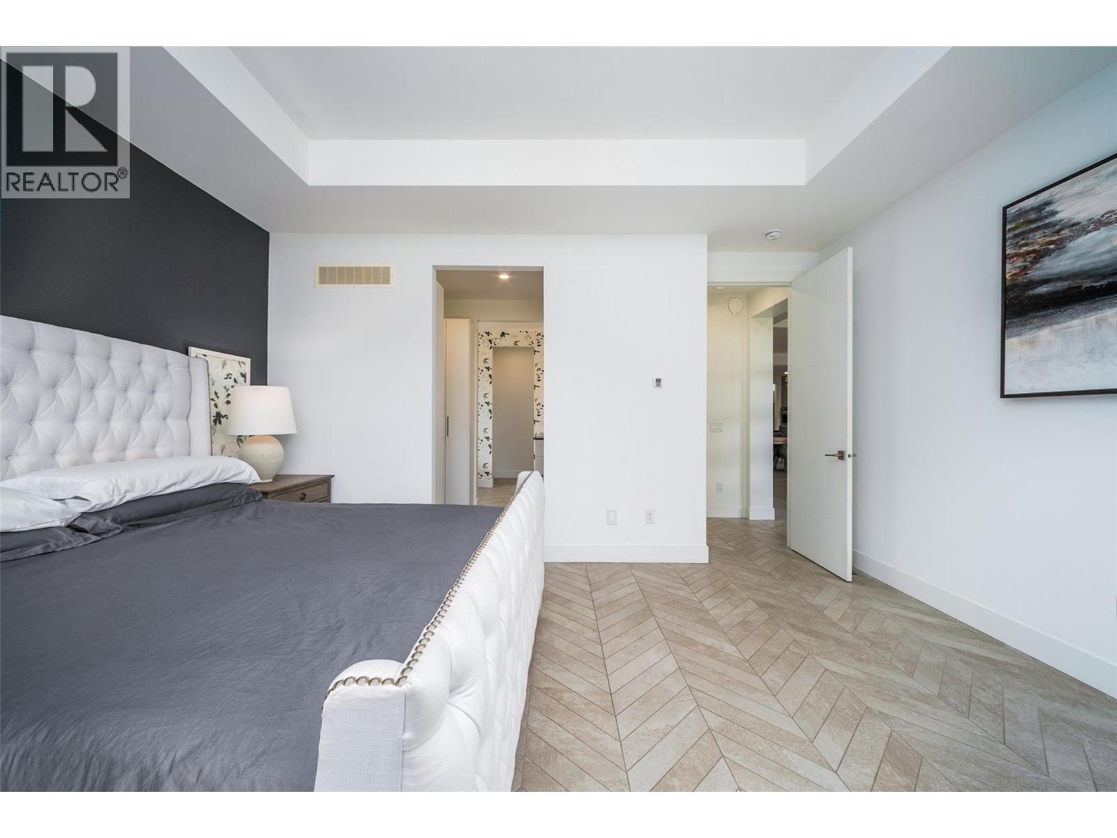 3567 Lakeshore Road - 38