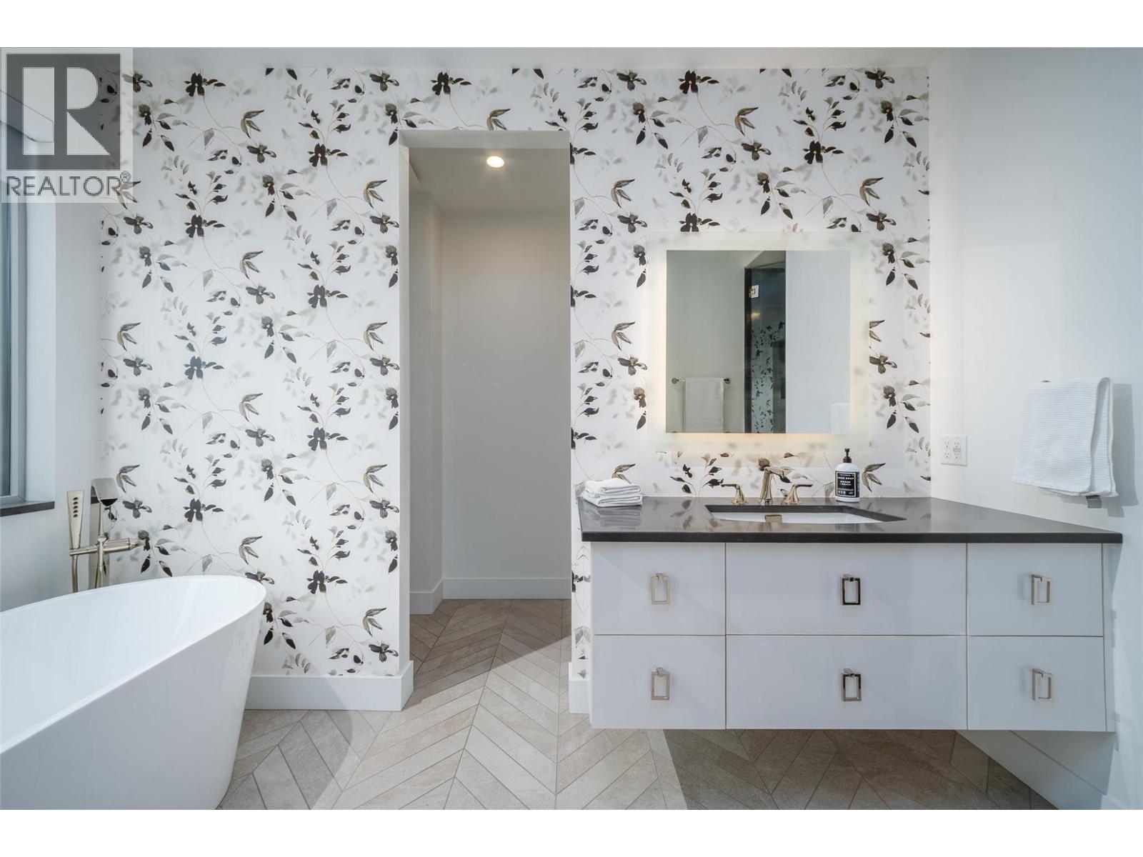 3567 Lakeshore Road - 40
