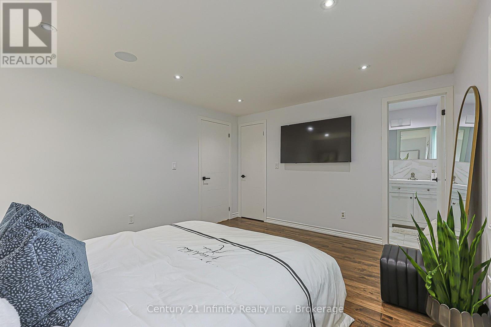 867 RENAISSANCE DRIVE - 22