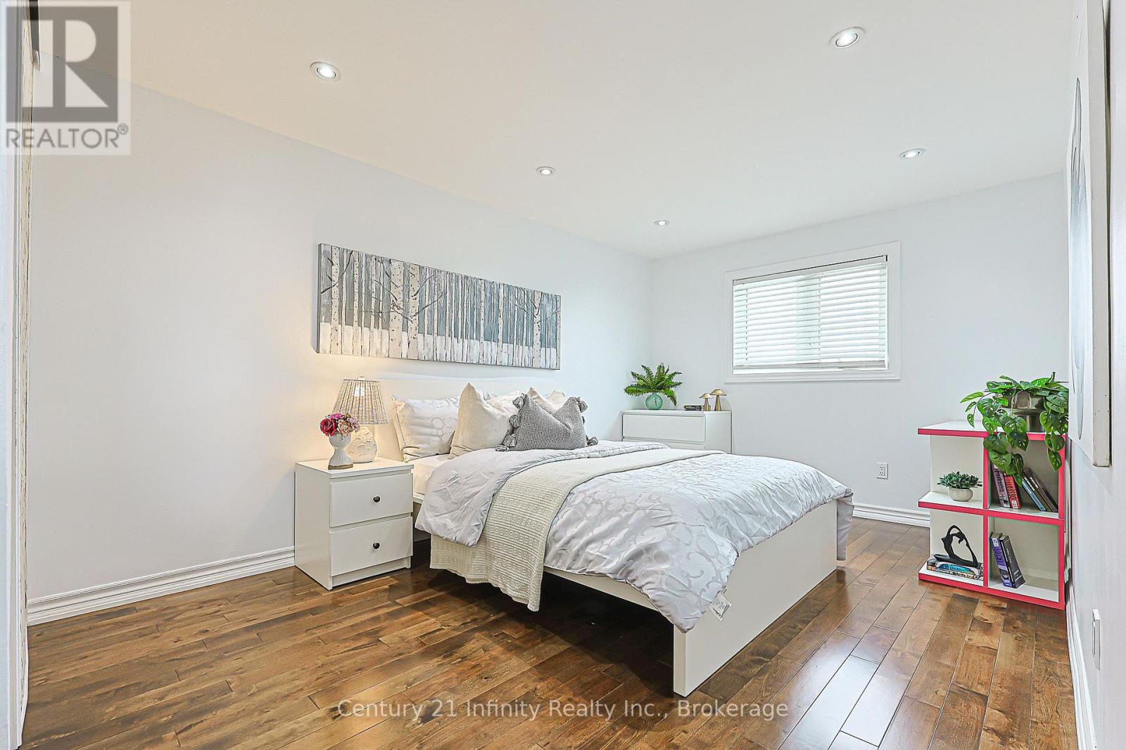 867 RENAISSANCE DRIVE - 24