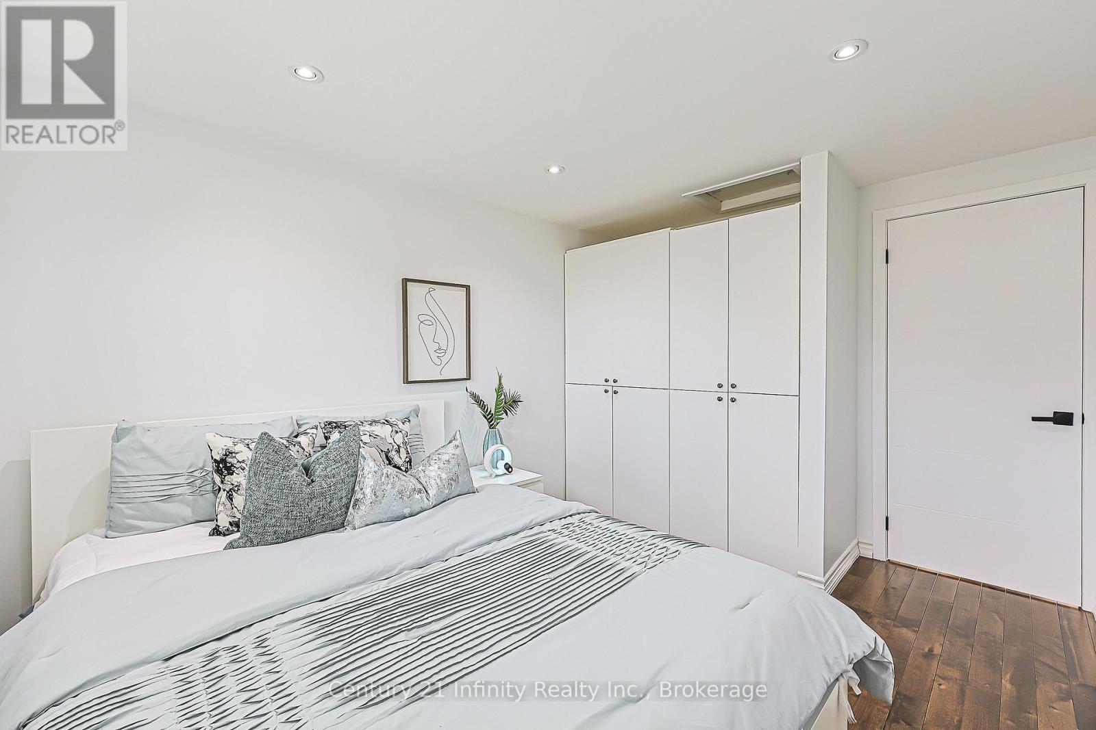 867 RENAISSANCE DRIVE - 26