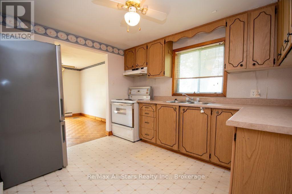 9 JONES AVENUE - 10