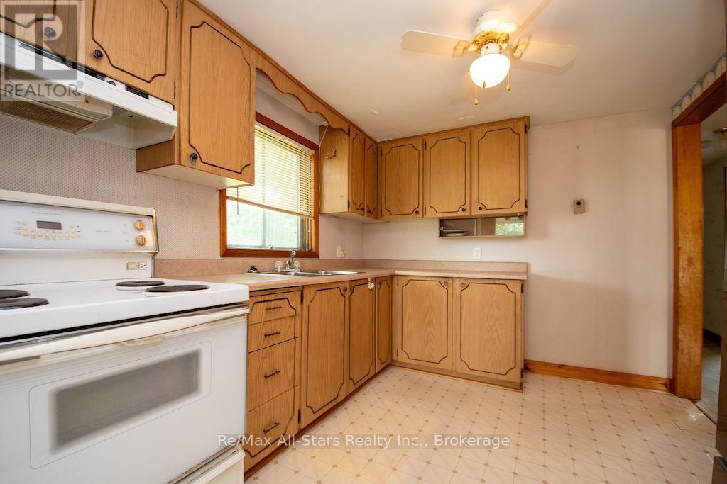 9 JONES AVENUE - 11
