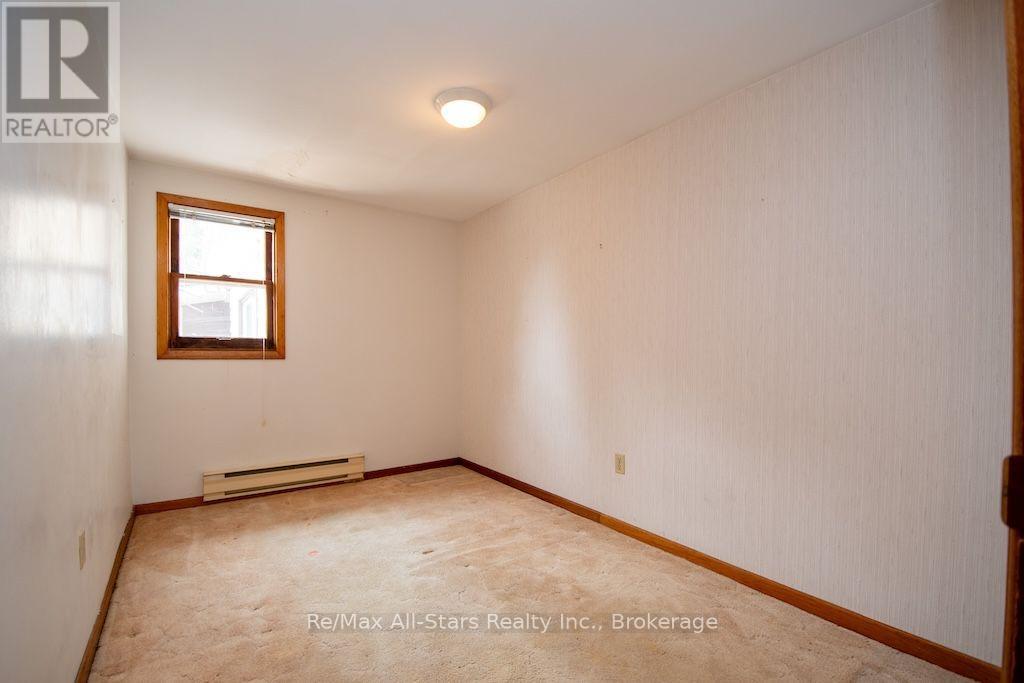 9 JONES AVENUE - 17