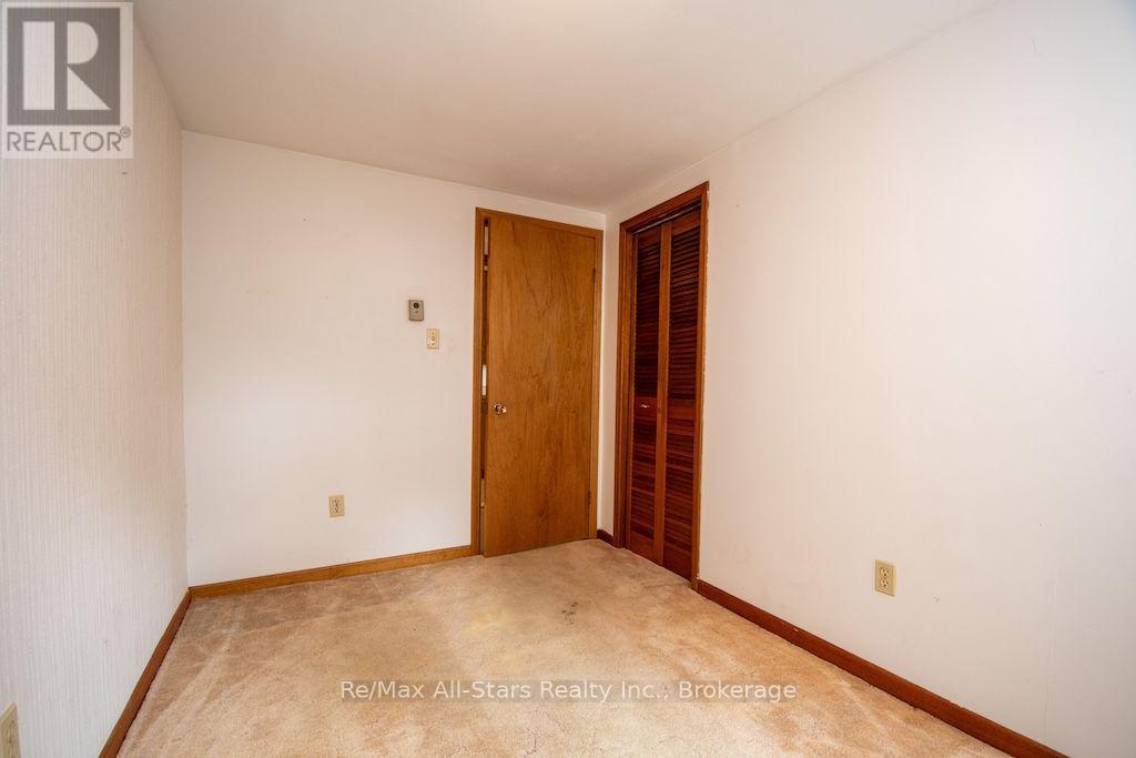 9 JONES AVENUE - 18