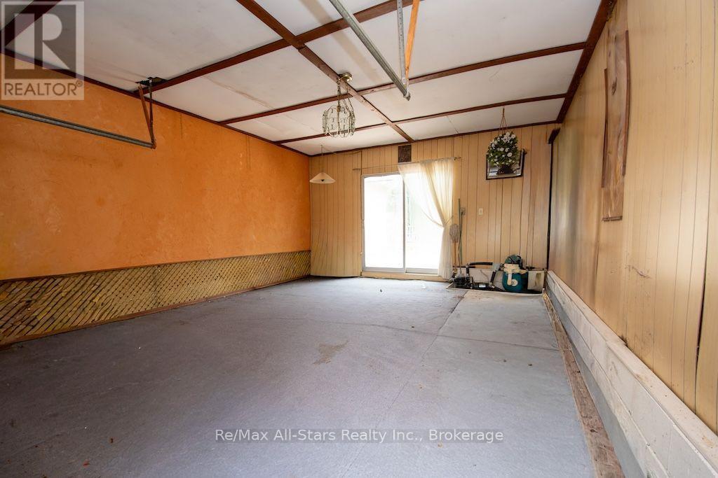 9 JONES AVENUE - 24