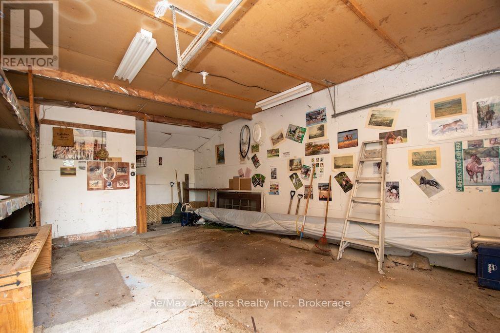 9 JONES AVENUE - 25