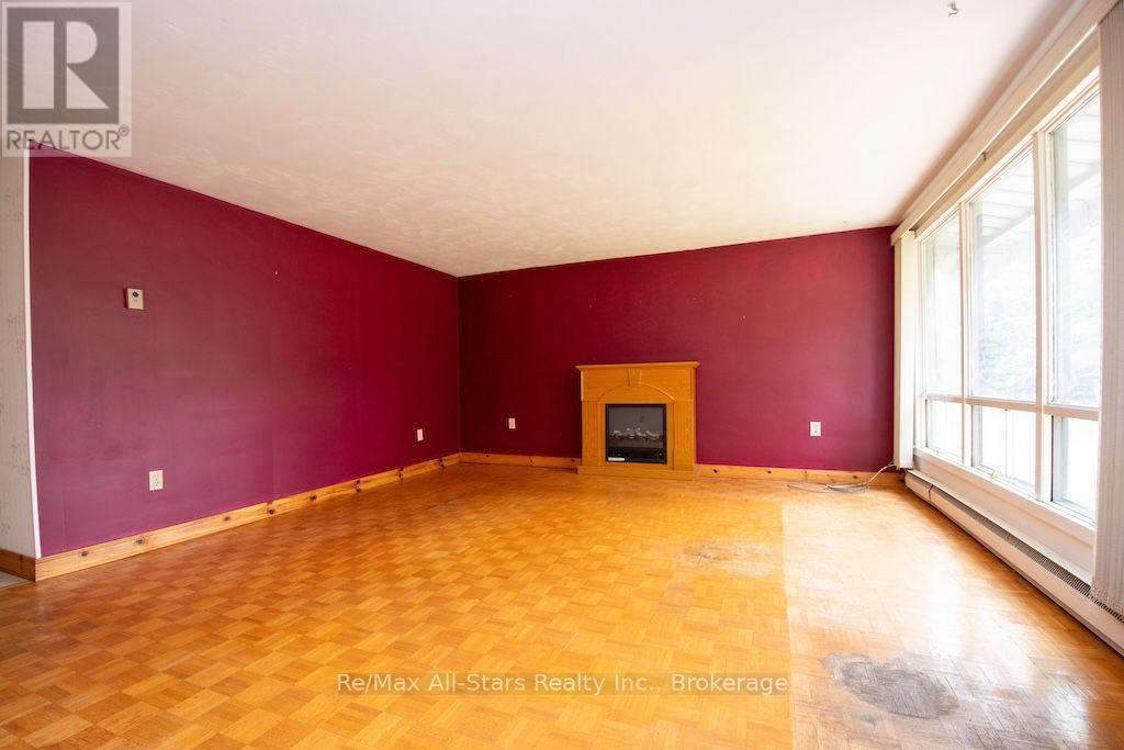 9 JONES AVENUE - 6