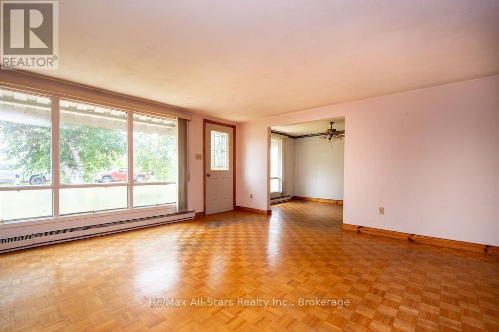9 JONES AVENUE - 7
