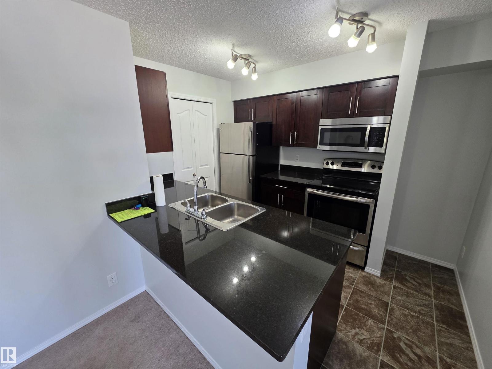 #206 12045 22 AV SW - 9