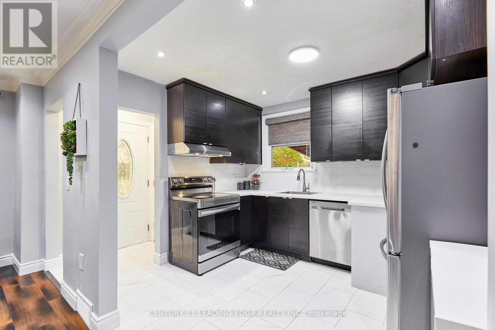 16 MCCOWAN ROAD - Image 8