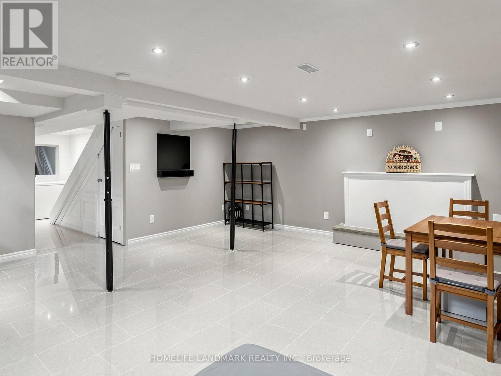662 MERLIN COURT - 23