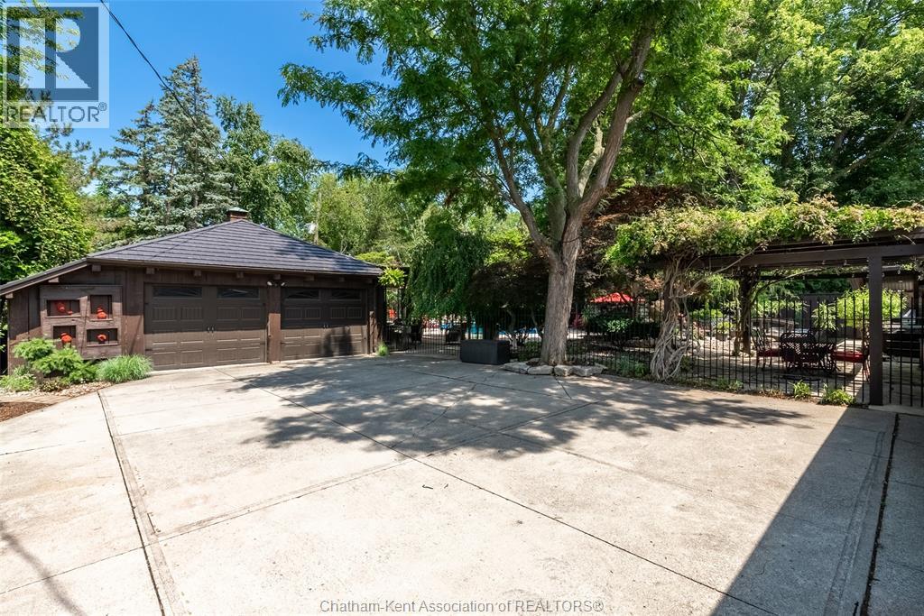 3 Pine Crest ROAD - 42