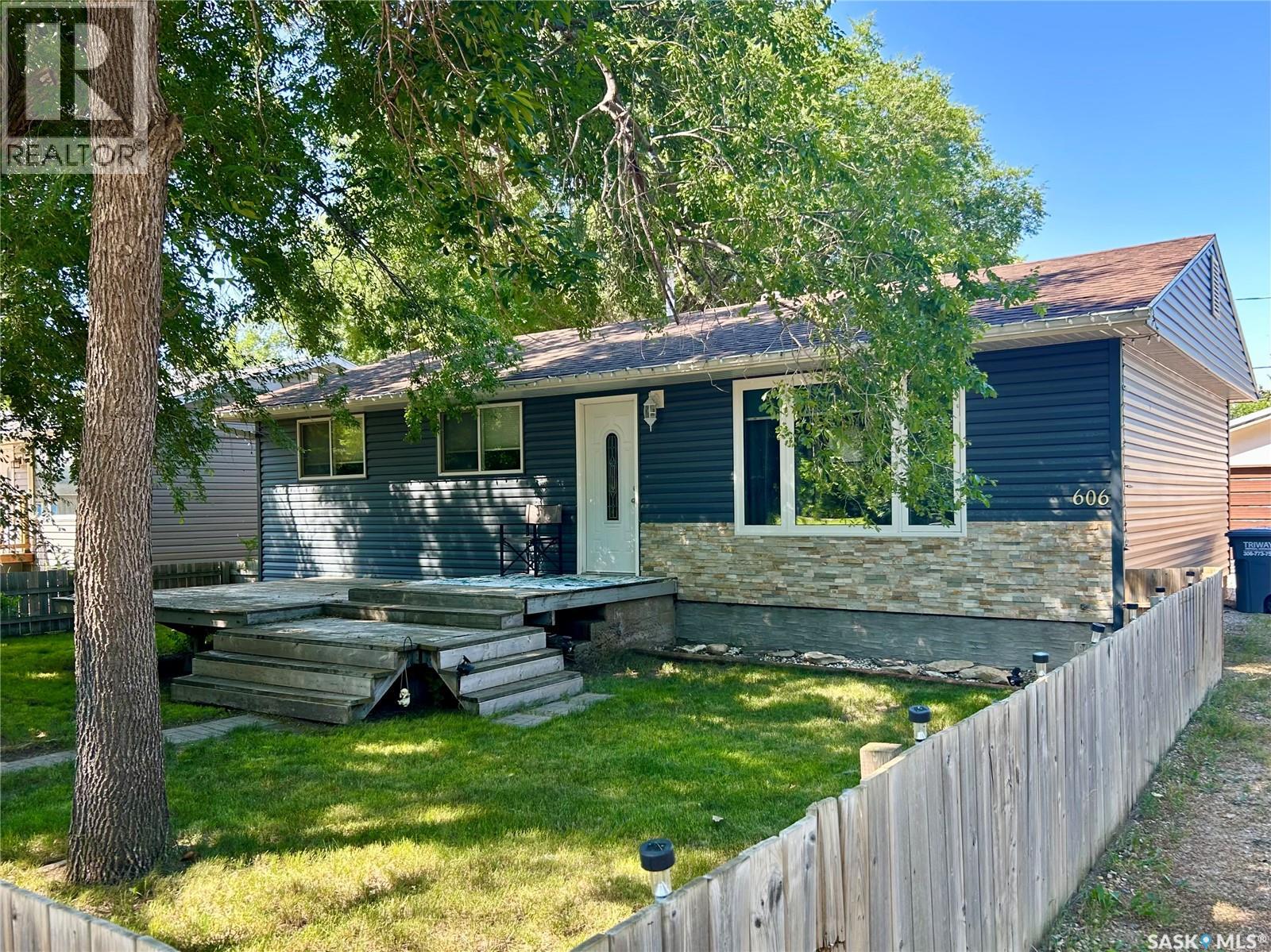 606 6th STREET W - 1