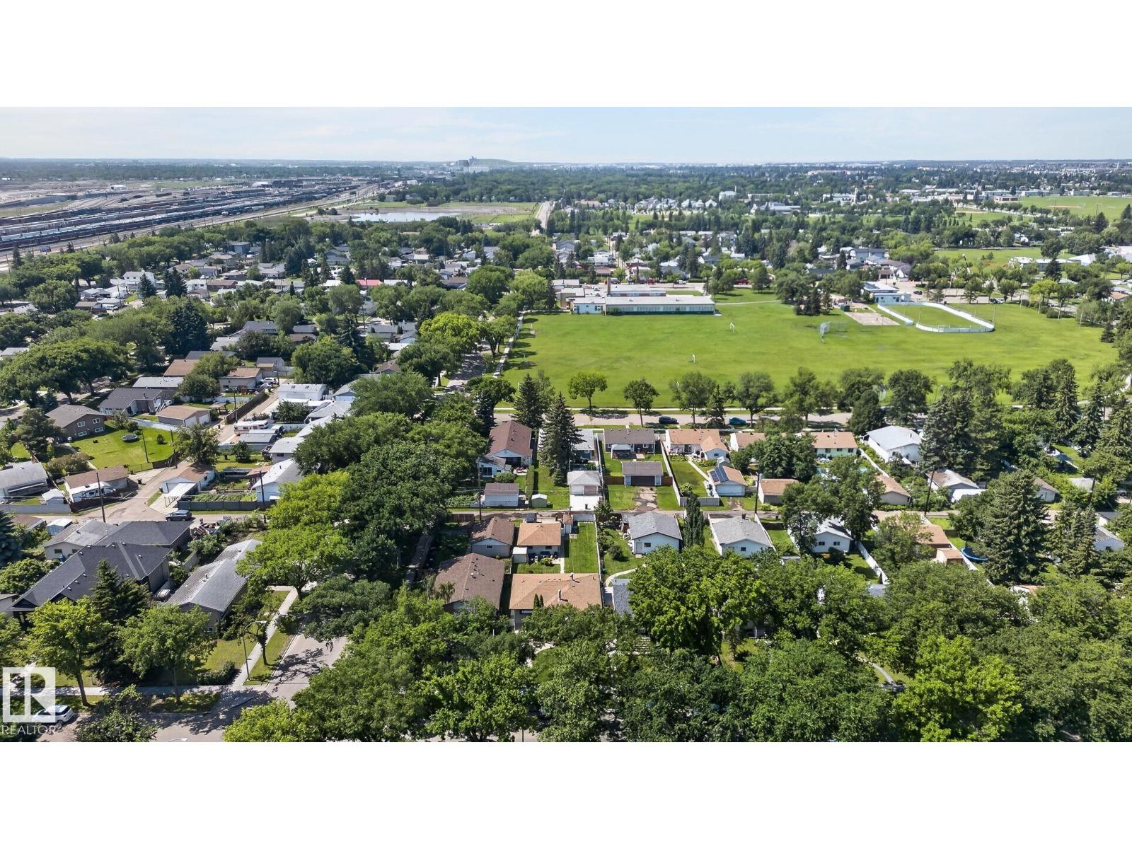 12908 104 ST NW - 3