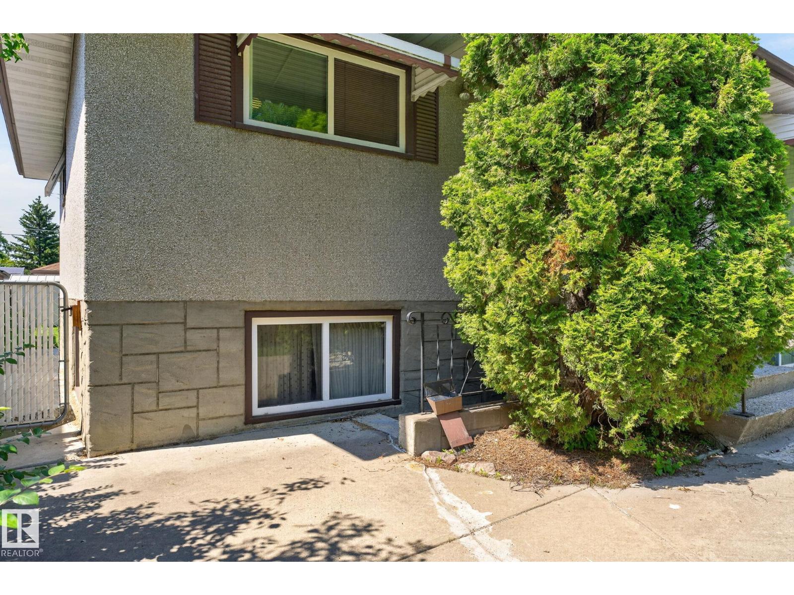 12908 104 ST NW - 5